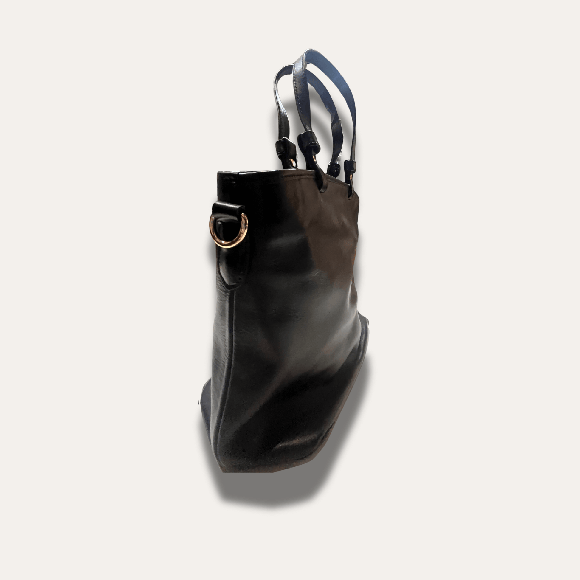 Kalliopi Black leather bag, handcrafted since 1918, showcasing quality and timeless style.